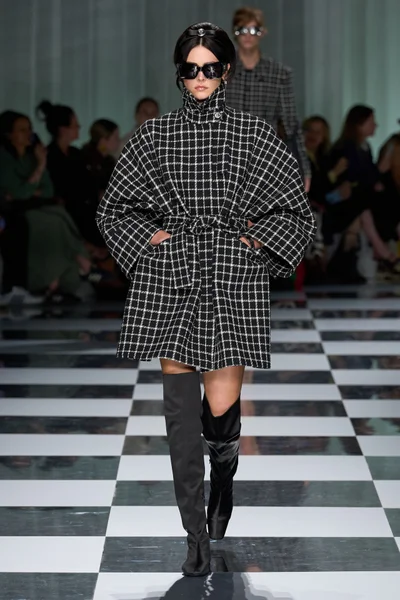 Look 18